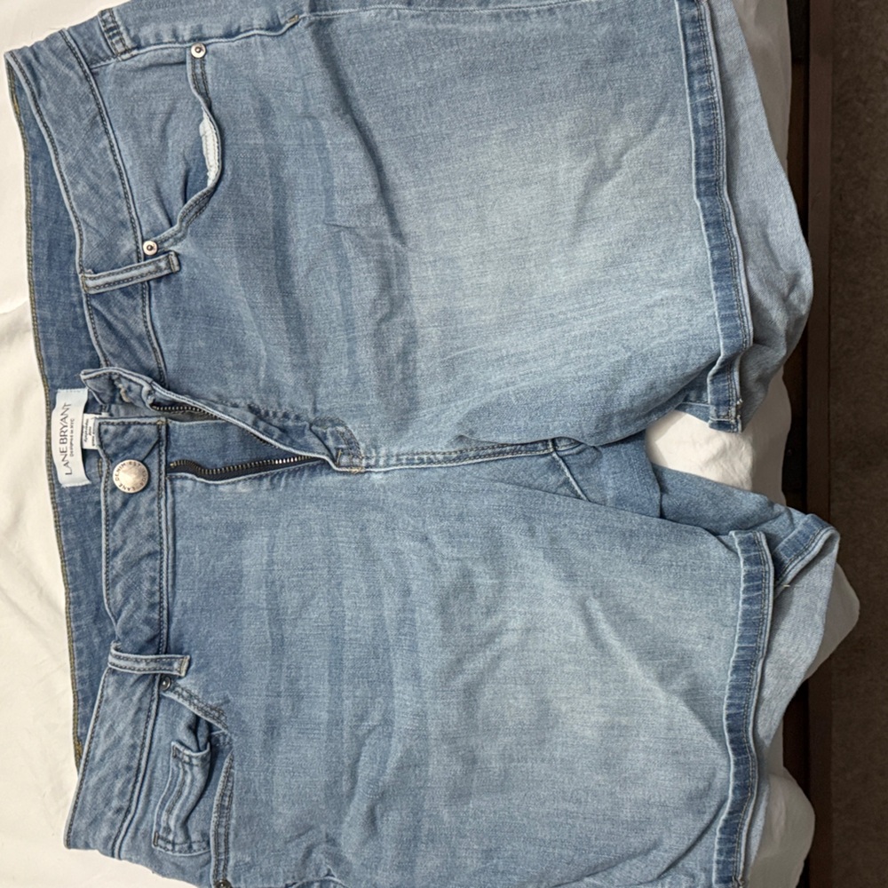 Lane Bryant Light Wash Denim Shorts - Casual Five-Pocket Style